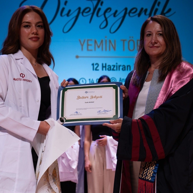 Beslenme ve Diyetetik Bölümü mezunları diyetisyenlik yemini etti
