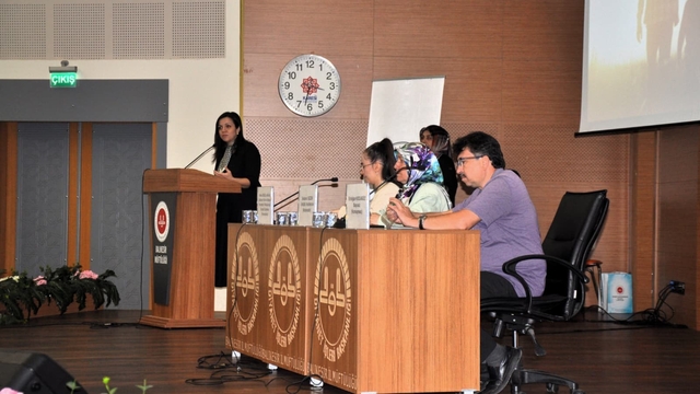 Balıkesir'de yetimlere yuva olma çağrısı yapıldı