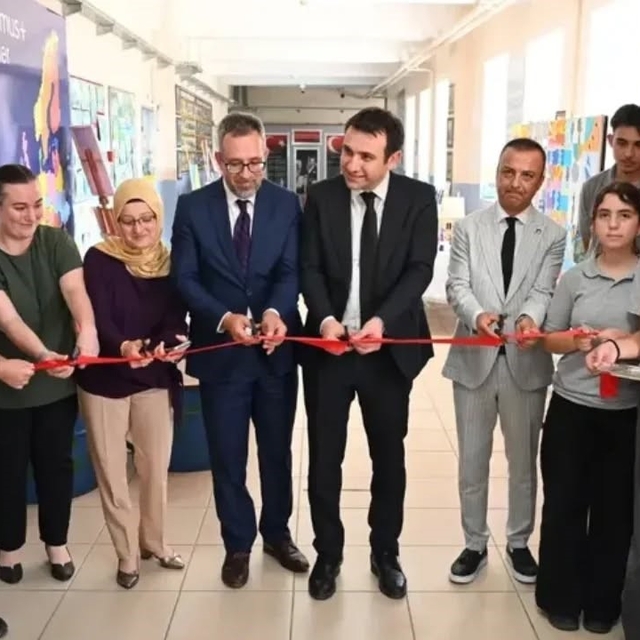 Yenipazar'da yıl sonu sergisi açıldı