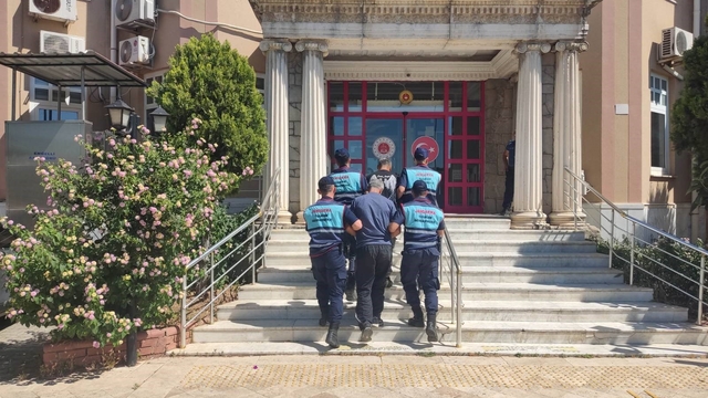 Didim'de 16 düzensiz göçmen yakalandı, 2 organizatör tutuklandı