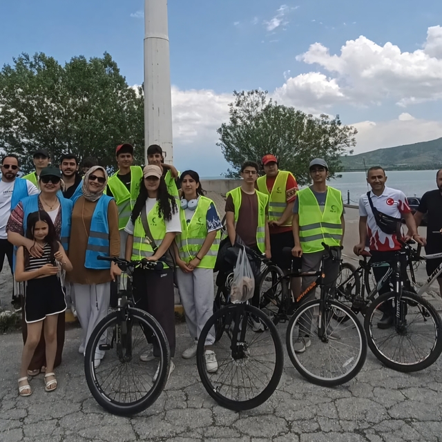 Tatvan'da pedallar sağlıklı yarınlar için çevrildi