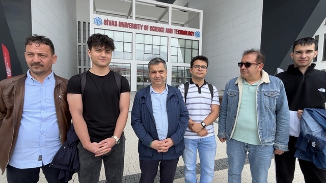 Sivas'ta üniversite adayları sınav heyecanını prova ile attılar