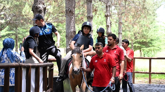 EMŞAV şehit ve gazi çocuklarıyla bir araya geldi