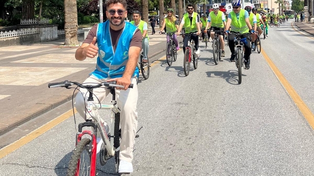 Denizli'de pedallar sağlıklı yaşam için çevrildi