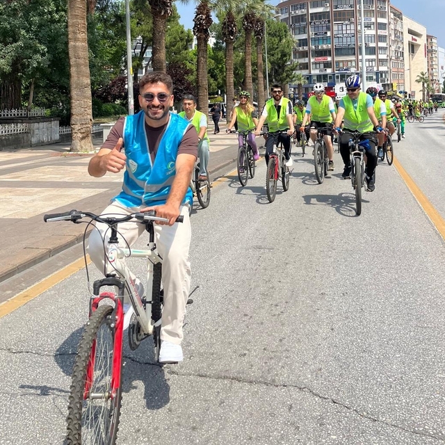 Denizli'de pedallar sağlıklı yaşam için çevrildi