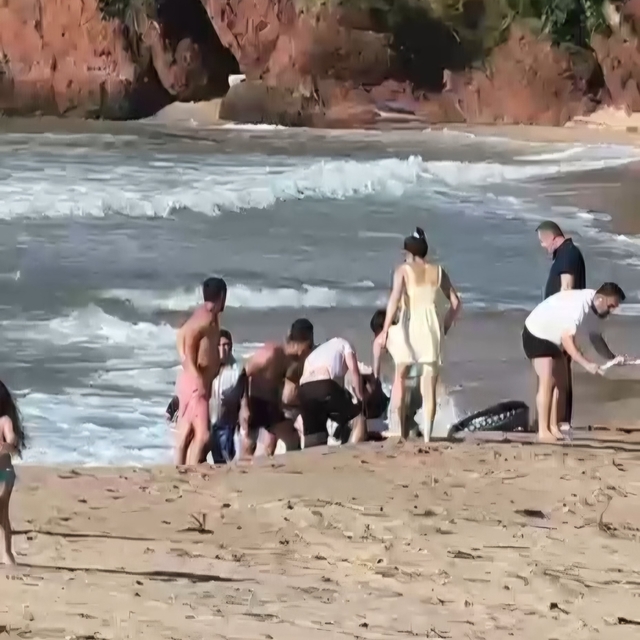 Denizde boğulma tehlikesi geçiren 2 kişi kurtarıldı