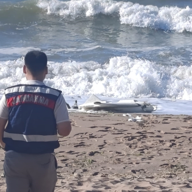 Kurucaşile'de plajda silahlı insansız hava aracı bulundu