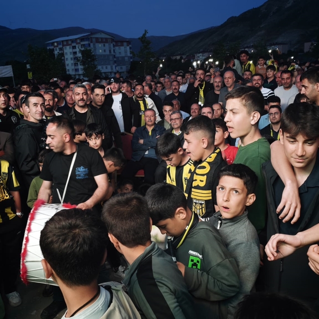 Bitlis Spor, 3'üncü Lig'e yükseldi, taraftarlar sokağa döküldü