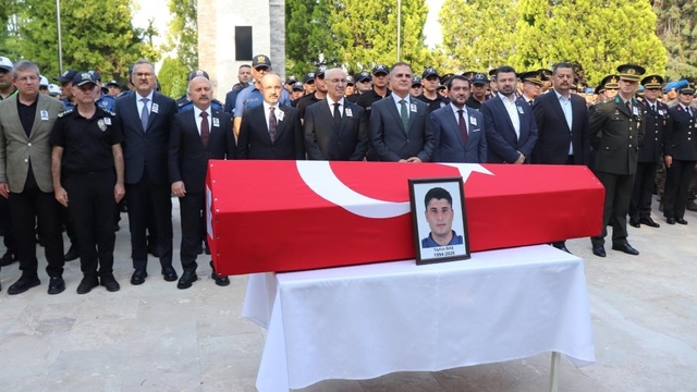 Aydınlı şehit polis memuru Denizli'de toprağa verildi