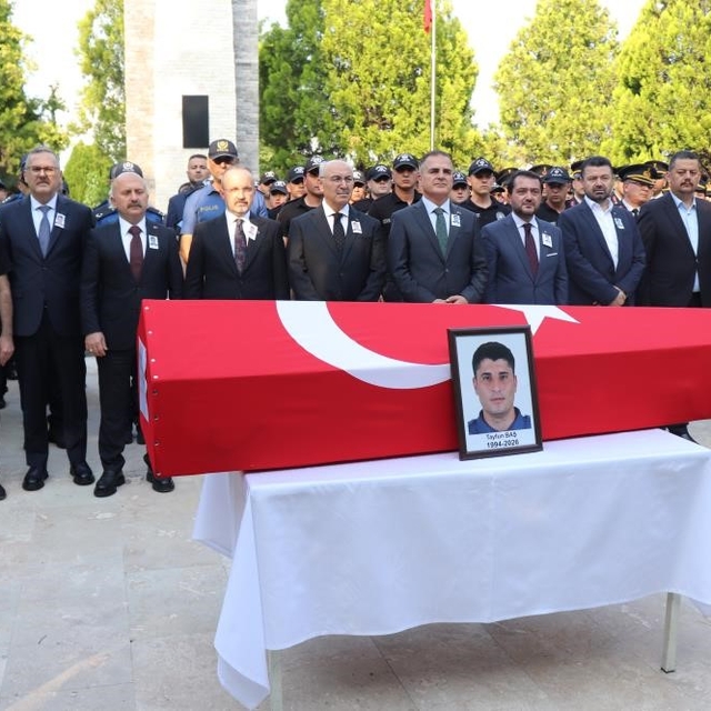 Aydınlı şehit polis memuru Denizli'de toprağa verildi