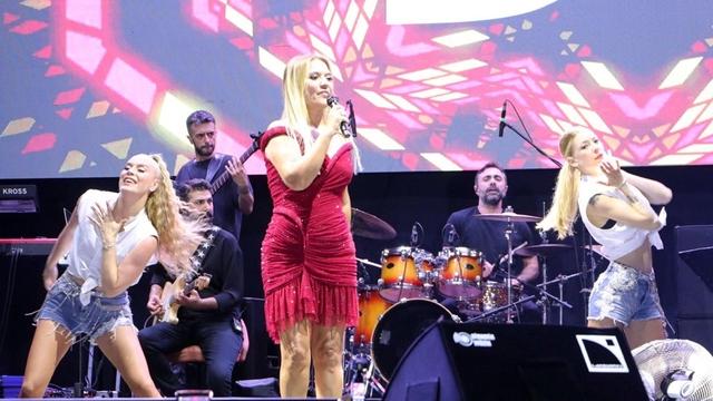 Tekirdağ Kiraz Festivali'nde Sakiler ve Demet Akalın konseriyle sona erdi