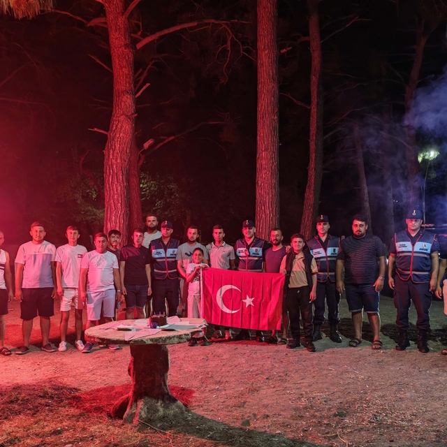 Jandarma ekiplerine kavga ihbarlı sürpriz kutlama
Mersin'in Bozyazı ilçesin...