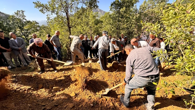 Eşi tarafından öldürülen kadın ile 2 kardeşi ve annesi yan yana toprağa verildi