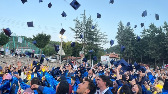 Şaphane MYO'da mezuniyet coşkusu