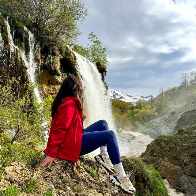 30 metreden dökülen Konarlı Şelalesi doğaseverleri büyülüyor