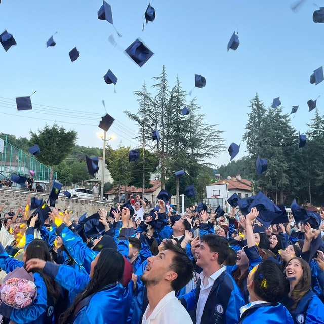 Şaphane MYO'da mezuniyet coşkusu