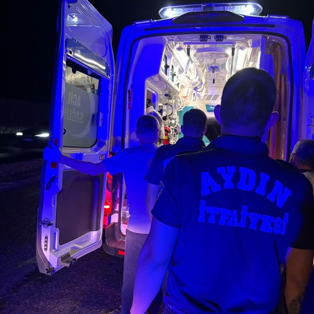 Kuşadası'nda motosiklet kazası: 1'i ağır 2 yaralı