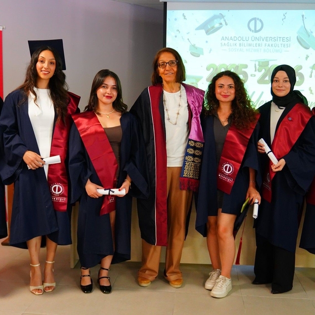 Sosyal Hizmet Bölümü öğrencileri mesleki yeminlerini ederek mezun oldu
