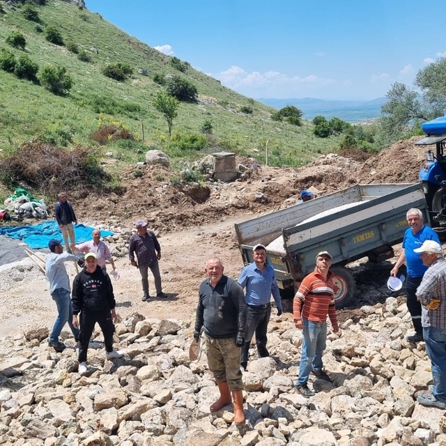 İmece usulüyle köylerinin içme suyu hattını yenilediler