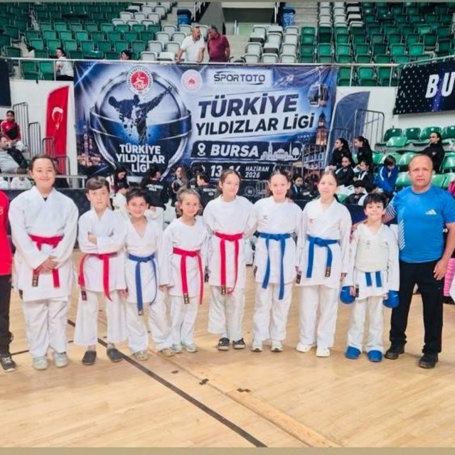 Karate Şampiyonasında Eskişehir rüzgarı