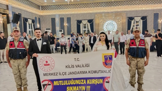 Kilis'te 'Mutluluğunuza Kurşun Sıkmayın' uyarısı
Jandarmadan düğünlerde sıkı tedbir