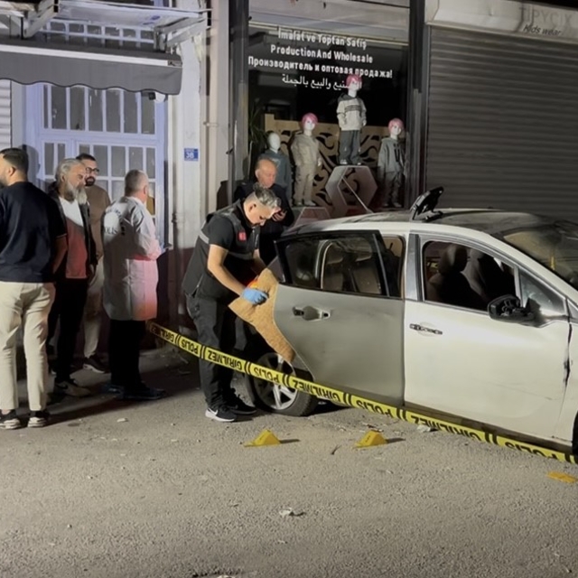 O kaçtı polis kovaladı: Polis kıskacına girince başına ateş edip hayatına s...