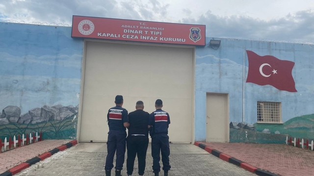 Jandarma çeşitli suçlardan aranan 48 kişiyi yakaladı