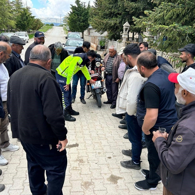 Öğrenci ve vatandaşlara güvenli trafik anlatıldı