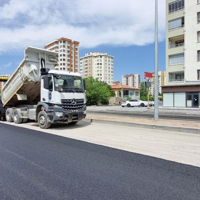 Melikgazi Belediyesi, Yıldırım Beyazıt Mahallesi'ne yaptığı yeni yol ile ul...