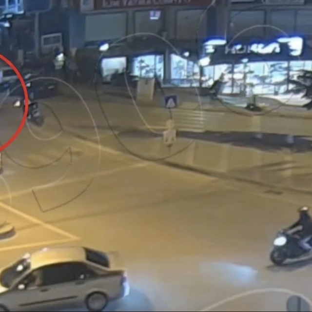 Nefes borusuna kek kaçan sürücü, polisin heimlich manevrasıyla kurtuldu