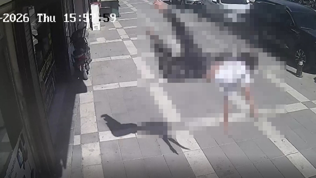 12 yaşındaki çocuk, güvercinlerle ilgilenirken 2'nci kattan düştü; o anlar kamerada