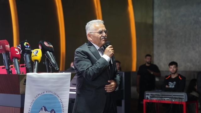 Başkan Büyükkılıç'tan 8. Kayserililer Zirvesi'nde birlik, beraberlik ve dayanışma vurgusu
