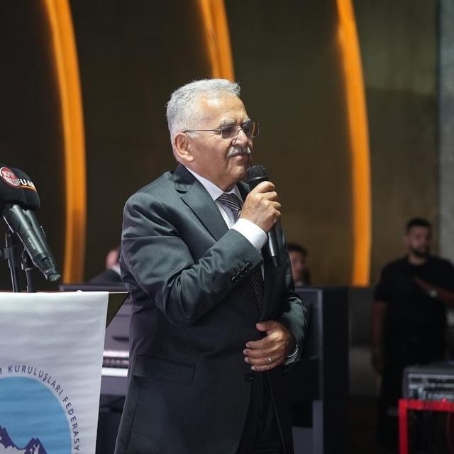Başkan Büyükkılıç'tan 8. Kayserililer Zirvesi'nde birlik, beraberlik ve day...