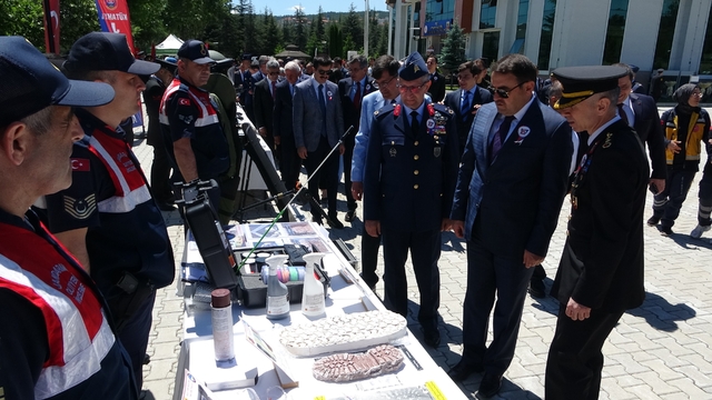 Jandarma Teşkilatı'nın 187. Kuruluş yıl dönümü Kütahya'da törenle kutlandı
Vali Musa Işın: "Güvenlik yoksa hiçbir kalkınma mümkün değildir"
İl Jandarma Komutanı Vedat Kültür: "Jandarma milletin güveninin teminatıdır"
