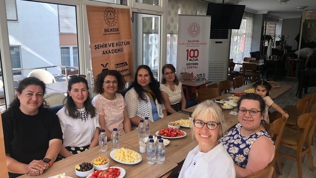 Öğretmenlere  "Peynir-Zeytin-Ekmek Tadım Etkinliği"
Balıkesir'de sofra da kültür, tatta miras buluşması