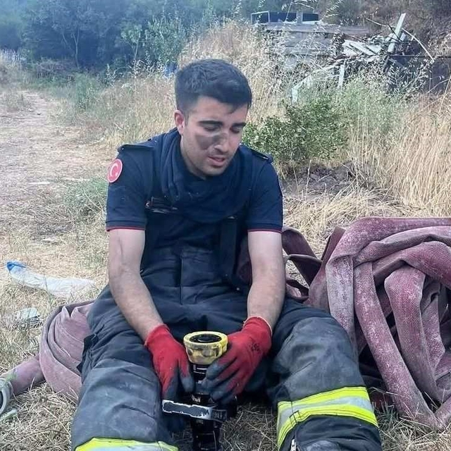 Kocaeli İtfaiyesi son 1 yılda 13 bin 585 olaya müdahale etti
Hem eğitiyor h...