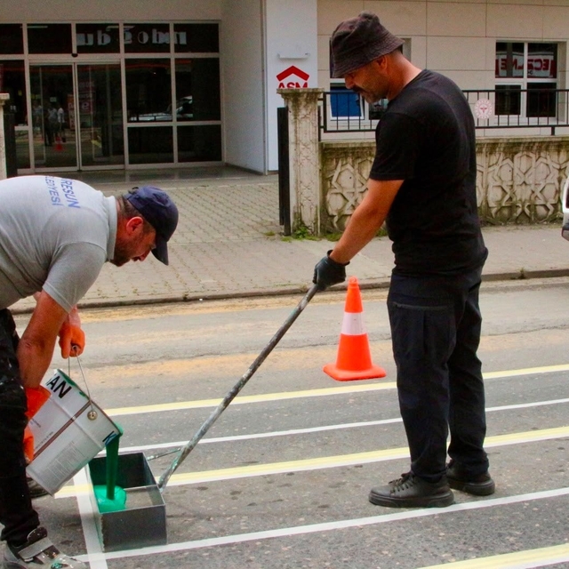 Giresun Belediyesi ekipleri yaya güvenliği için sahada