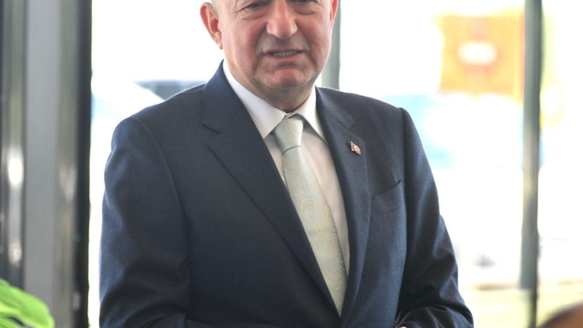 AK Partili Gider: "Doğu Akdeniz'de, Kıbrıs'ta, Yunanistan'ın kendini göstermesi, İsrail'in kışkırtması ve desteklemesiyle biz de bir savaşın içine çekilmeye uğraşıyoruz"
"Türk milletinin teveccühü Recep Tayyip Erdoğan'dan hiç ayrılmadı"
AK Parti Çanakkale Milletvekili Ayhan Gider, Lapseki'de muhtarlarla buluştu