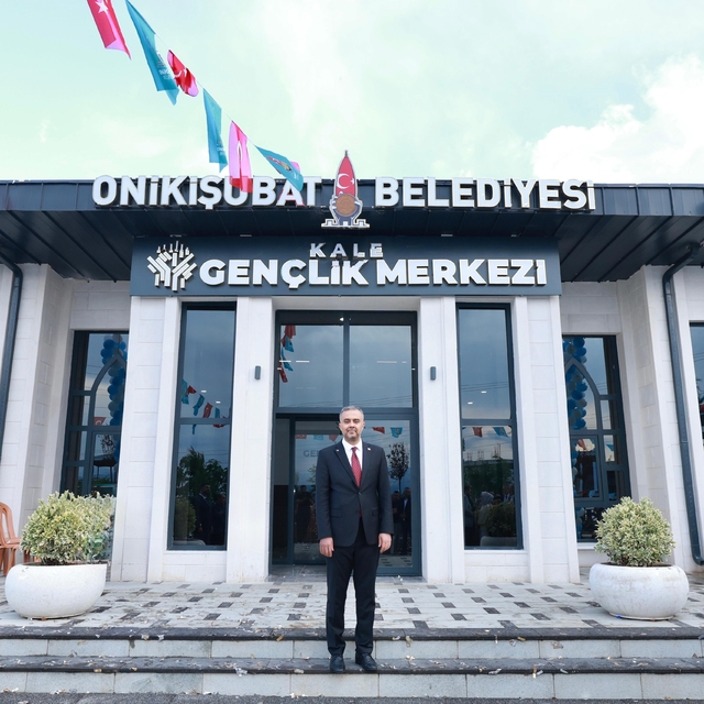 Onikişubat Belediyesi'nin Kale Gençlik Merkezi hizmete açıldı