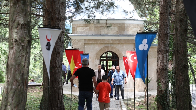 İnegöl Fatihi Turgut Alp kabri başında anıldı