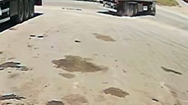 Kavşakta otomobille TIR çarpıştı; 3 yaralı