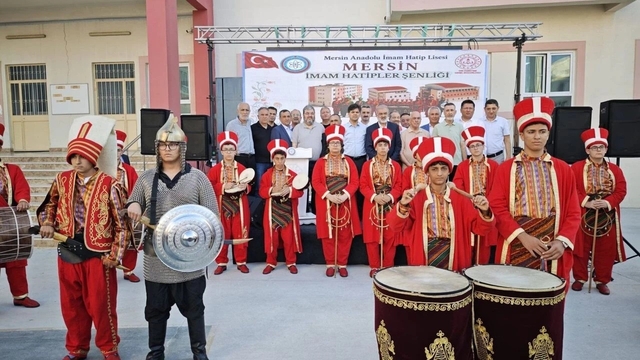 Mersin'de İmam Hatip Okulları Şenliği yoğun katılımla gerçekleştirildi