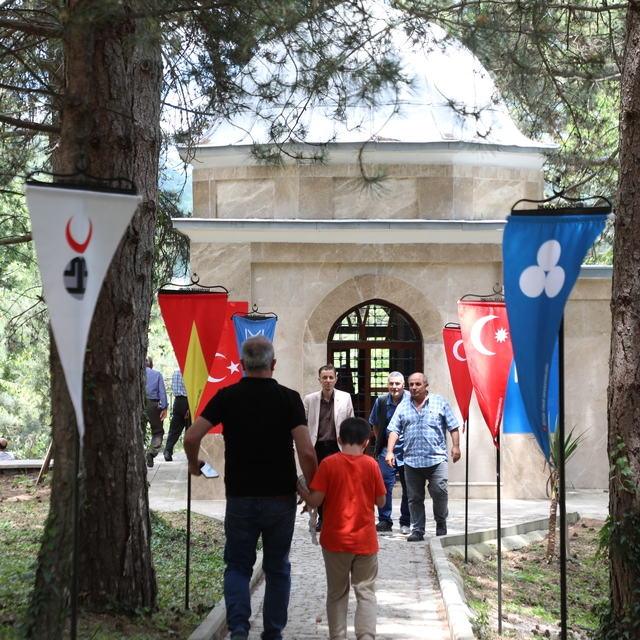 İnegöl Fatihi Turgut Alp kabri başında anıldı