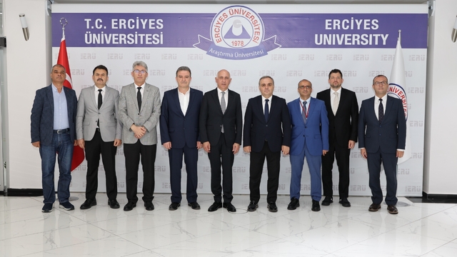 Hayırsever iş insanı Asım Kibar, ERÜ'de anıldı
