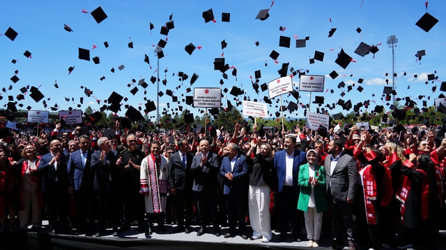 Kastamonu Üniversitesi'nde 4 binden fazla öğrenci mezuniyet coşkusu yaşadı