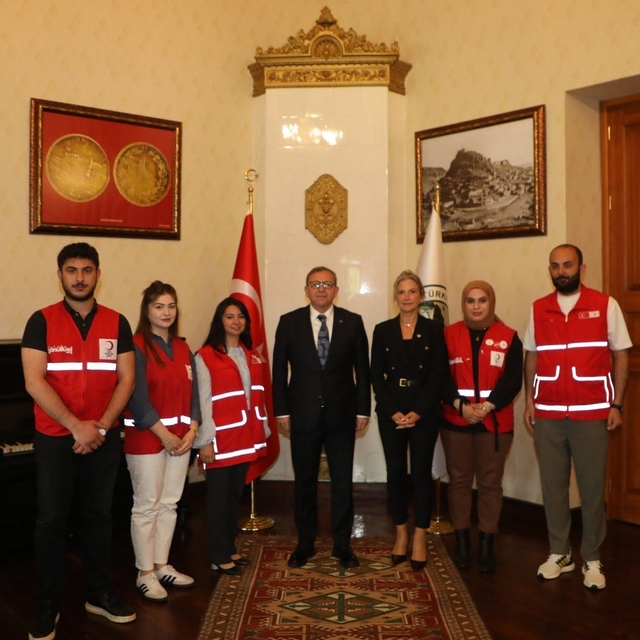 Vali Ziya Polat'tan Kızılay'a 158. kuruluş yıl dönümü tebriki