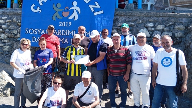 Çatalağzı Ömerağzı Sahili'nde geniş katılımlı temizlik seferberliği