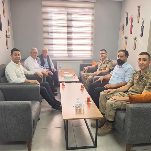 Sason'da şehit ailelerinden jandarmaya ziyaret