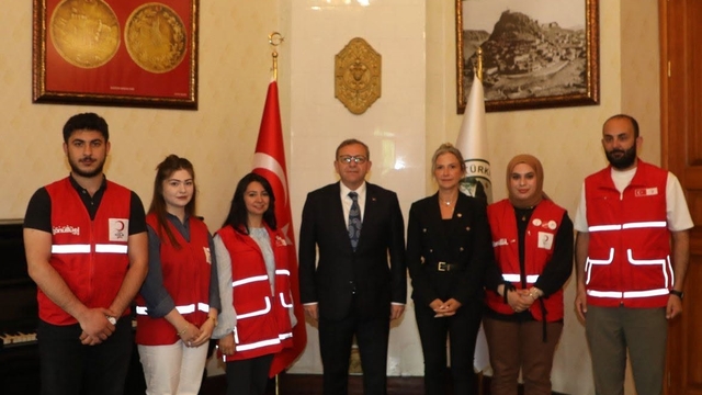 Vali Ziya Polat'tan Kızılay'a 158. kuruluş yıl dönümü tebriki