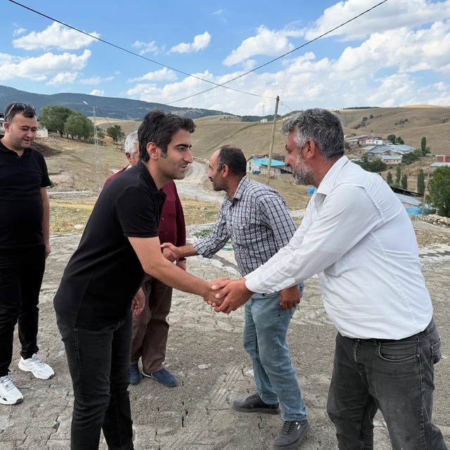 Sarıkamış Kaymakamı Aslantatar kilitli parke taşı çalışmaları yerinde gördü